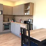 Oase Im Suedosten - Wunderschoene Fuer 4 Personen Mit Terrasse & Stellplatz 아파트호텔