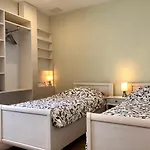 Oase Im Suedosten - Wunderschoene Fuer 4 Personen Mit Terrasse & Stellplatz Aparthotel