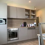 Oase Im Suedosten - Wunderschoene Fuer 4 Personen Mit Terrasse & Stellplatz 4*