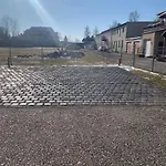Oase Im Suedosten - Wunderschoene Fuer 4 Personen Mit Terrasse & Stellplatz Lipsko