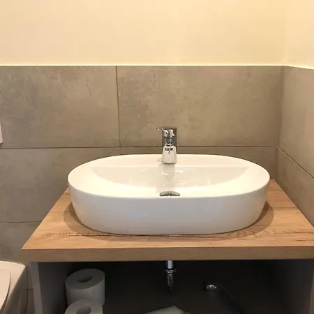 Senfbude - Wunderschoene Fuer 4 Personen Mit Terrasse & Stellplatz 4*