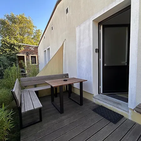 Oase Im Suedosten - Wunderschoene Fuer 4 Personen Mit Terrasse & Stellplatz Aparthotel 4*