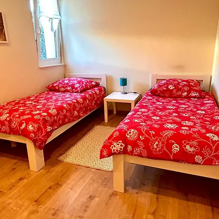 Apart-hotel Oase Im Suedosten - Wunderschoene Fuer 4 Personen Mit Terrasse & Stellplatz 4*