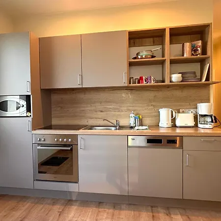 Oase Im Suedosten - Wunderschoene Fuer 4 Personen Mit Terrasse & Stellplatz Apart-hotel Leipzig