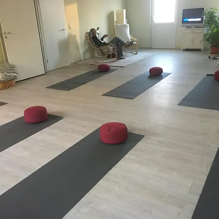 Oase Im Suedosten - Wunderschoene Fuer 4 Personen Mit Terrasse & Stellplatz Apart-hotel