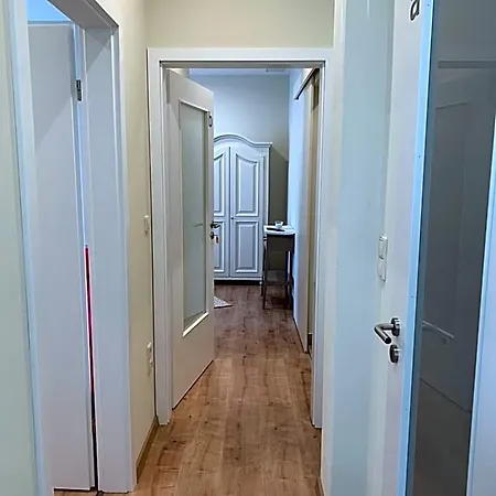 Oase Im Suedosten - Wunderschoene Fuer 4 Personen Mit Terrasse & Stellplatz Апарт-отель Лейпциг