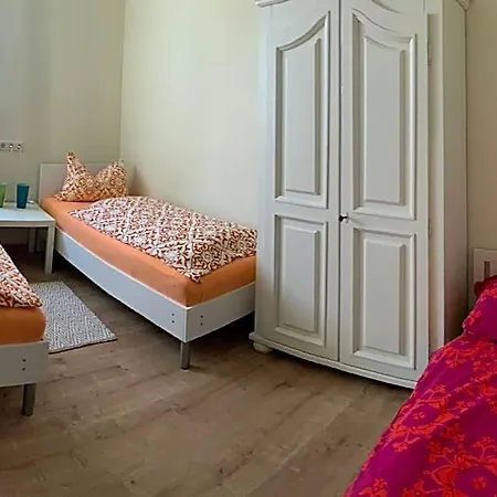 Апарт-отель Oase Im Suedosten - Wunderschoene Fuer 4 Personen Mit Terrasse & Stellplatz Лейпциг