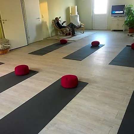 Oase Im Suedosten - Wunderschoene Fuer 4 Personen Mit Terrasse & Stellplatz 4* Лейпциг