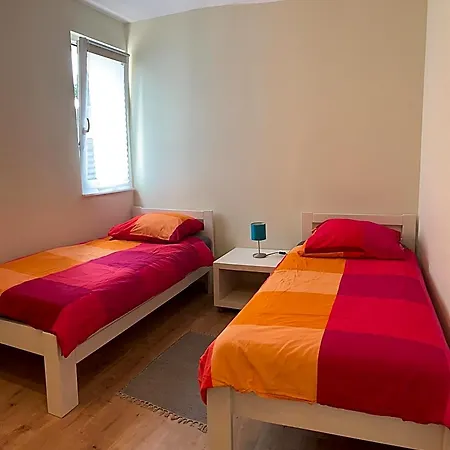 Oase Im Suedosten - Wunderschoene Fuer 4 Personen Mit Terrasse & Stellplatz 4* Лейпциг