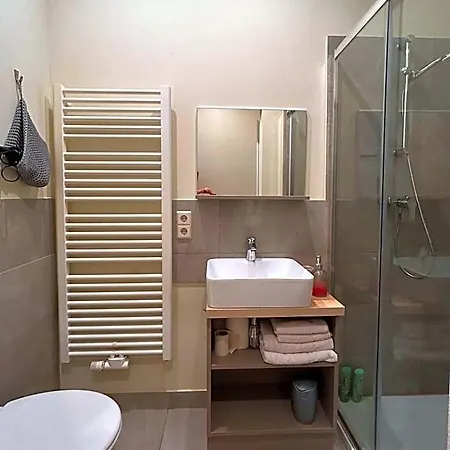 Oase Im Suedosten - Wunderschoene Fuer 4 Personen Mit Terrasse & Stellplatz Апарт-отель