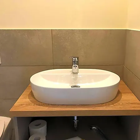 Oase Im Suedosten - Wunderschoene Fuer 4 Personen Mit Terrasse & Stellplatz Лейпциг