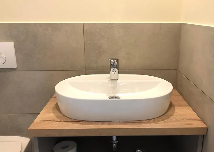 Oase Im Suedosten - Wunderschoene Fuer 4 Personen Mit Terrasse & Stellplatz 4*