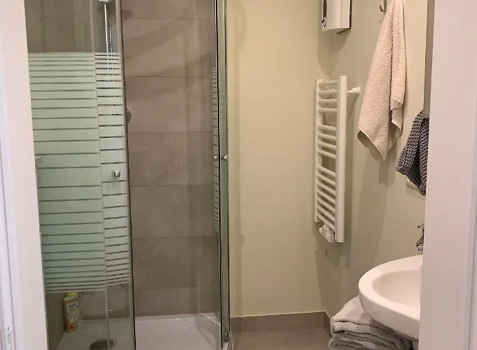 Oase Im Suedosten - Wunderschoene Fuer 4 Personen Mit Terrasse & Stellplatz Lipsk