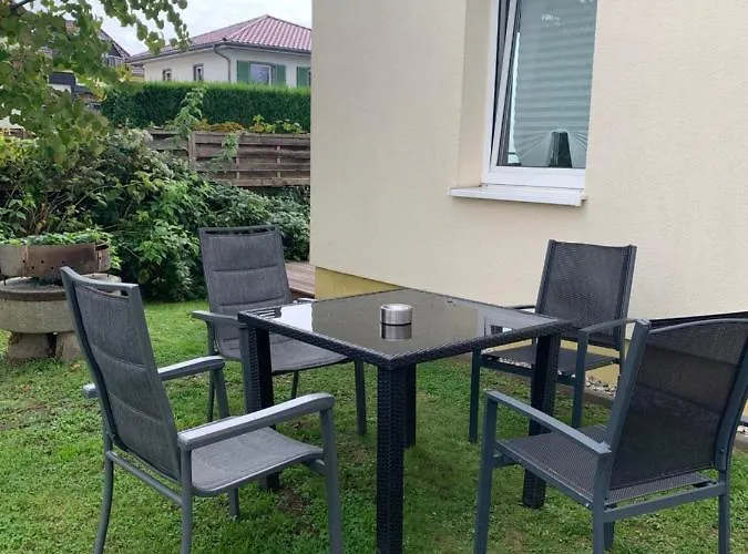 Aparthotel Oase Im Suedosten - Wunderschoene Fuer 4 Personen Mit Terrasse & Stellplatz Lipsia
