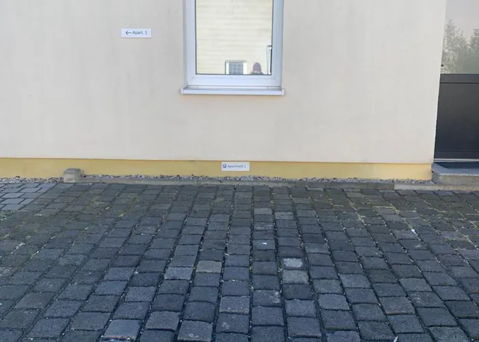 Hotel apartamentowy Oase Im Suedosten - Wunderschoene Fuer 4 Personen Mit Terrasse & Stellplatz Lipsk