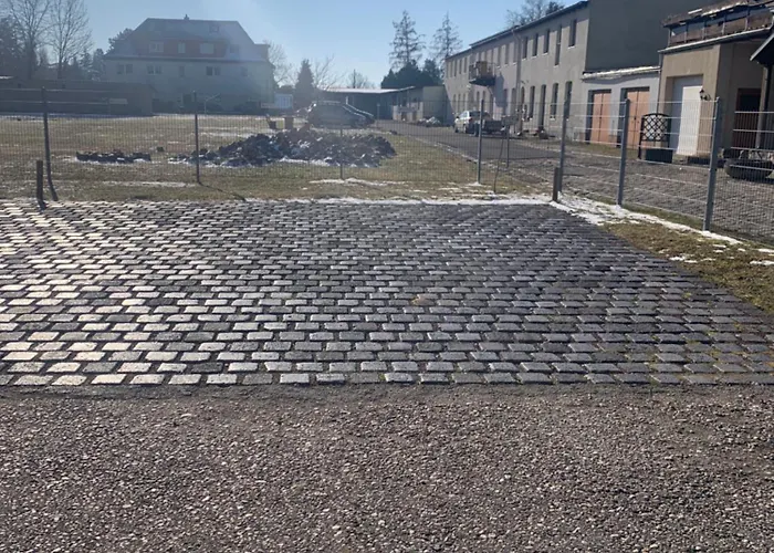 Oase Im Suedosten - Wunderschoene Fuer 4 Personen Mit Terrasse & Stellplatz Lipsia