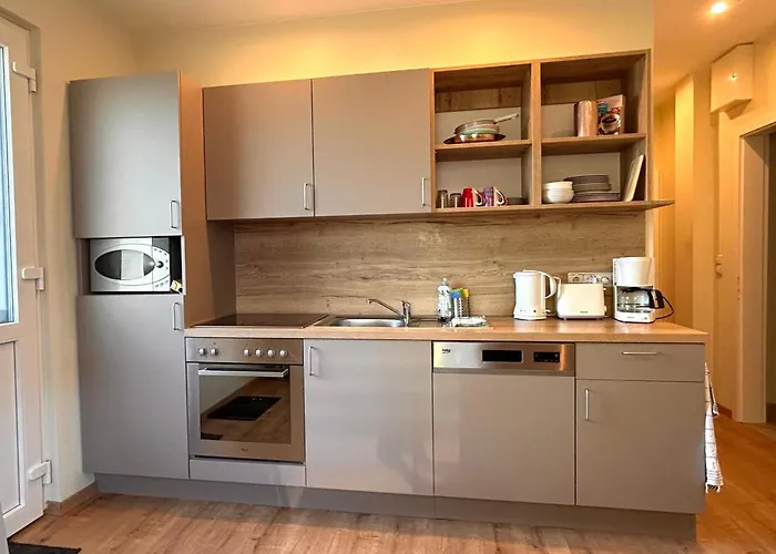 Oase Im Suedosten - Wunderschoene Fuer 4 Personen Mit Terrasse & Stellplatz Hotel apartamentowy Lipsk