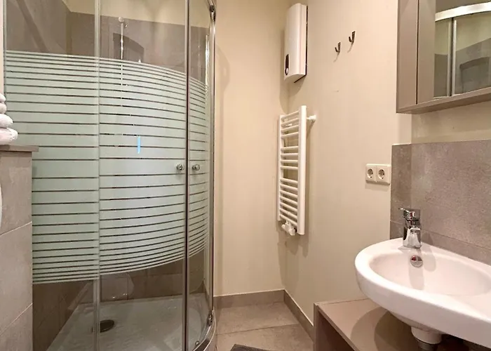 Aparthotel Oase Im Suedosten - Wunderschoene Fuer 4 Personen Mit Terrasse & Stellplatz Lipsia