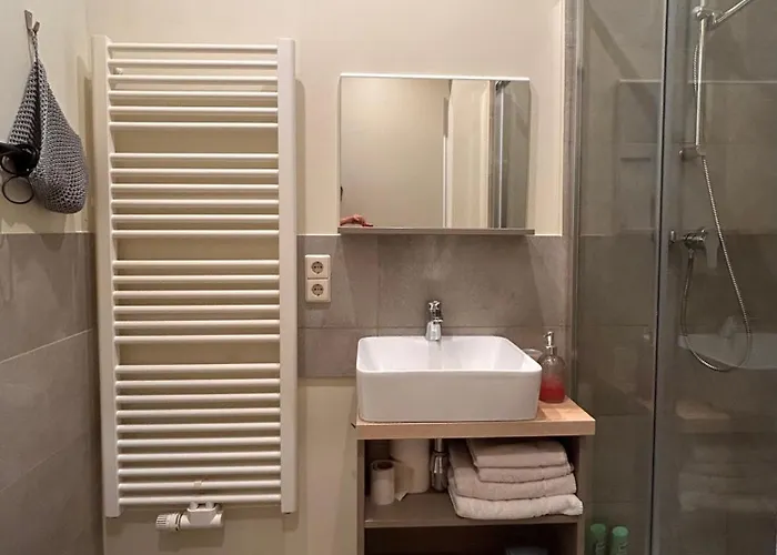 Oase Im Suedosten - Wunderschoene Fuer 4 Personen Mit Terrasse & Stellplatz 4*