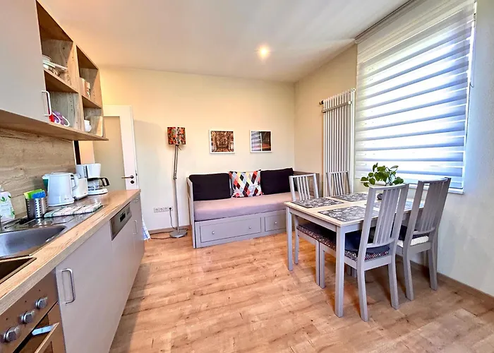 Oase Im Suedosten - Wunderschoene Fuer 4 Personen Mit Terrasse & Stellplatz Lipsk